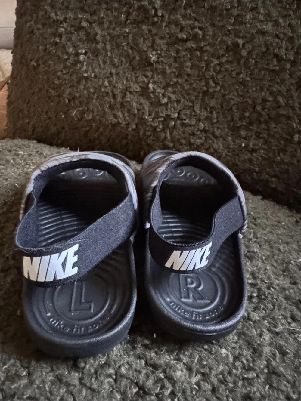 Nike Baby Toddler Black and White Slide Sandals 10c but fits like 7c